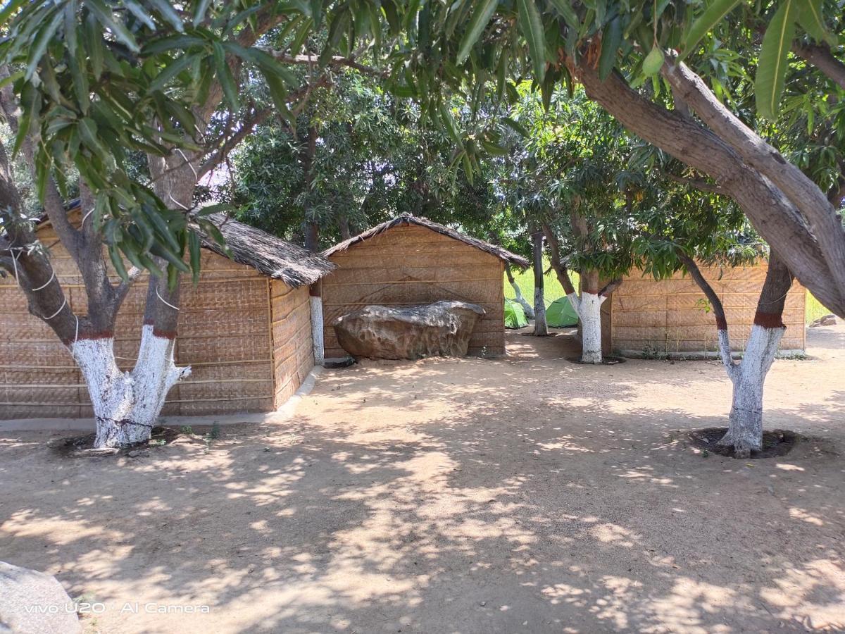 Sunrise Guest House & Restaurant Hampi Esterno foto