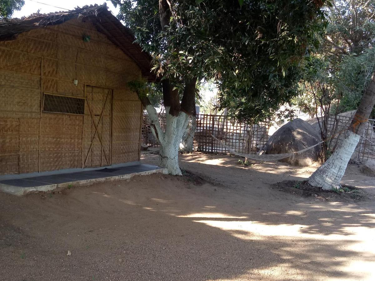 Sunrise Guest House & Restaurant Hampi Esterno foto